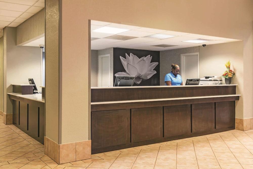 La Quinta By Wyndham New Orleans Airport Hotel Kenner Exterior photo