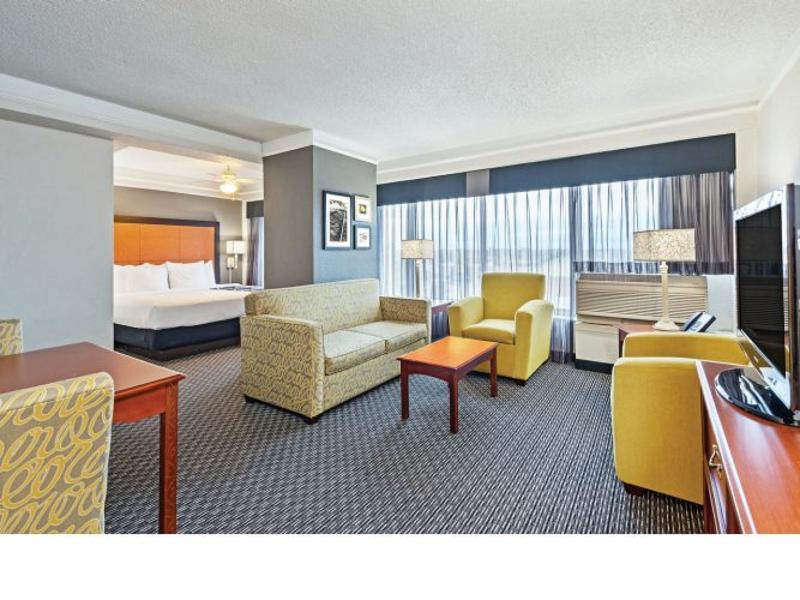 La Quinta By Wyndham New Orleans Airport Hotel Kenner Exterior photo